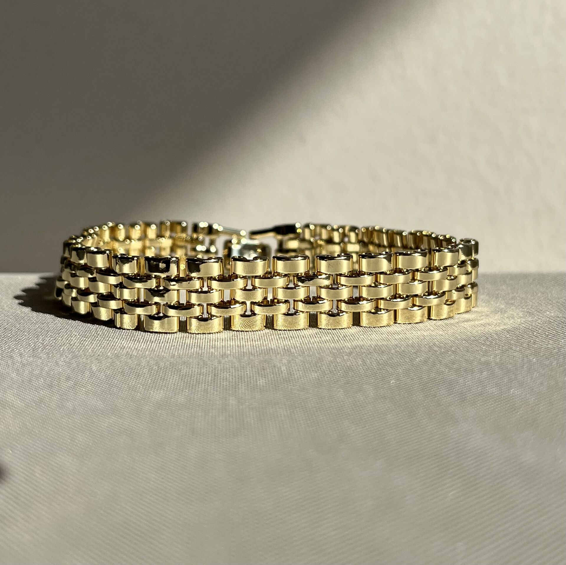 Altın işçiliği hasır xuping bileklik