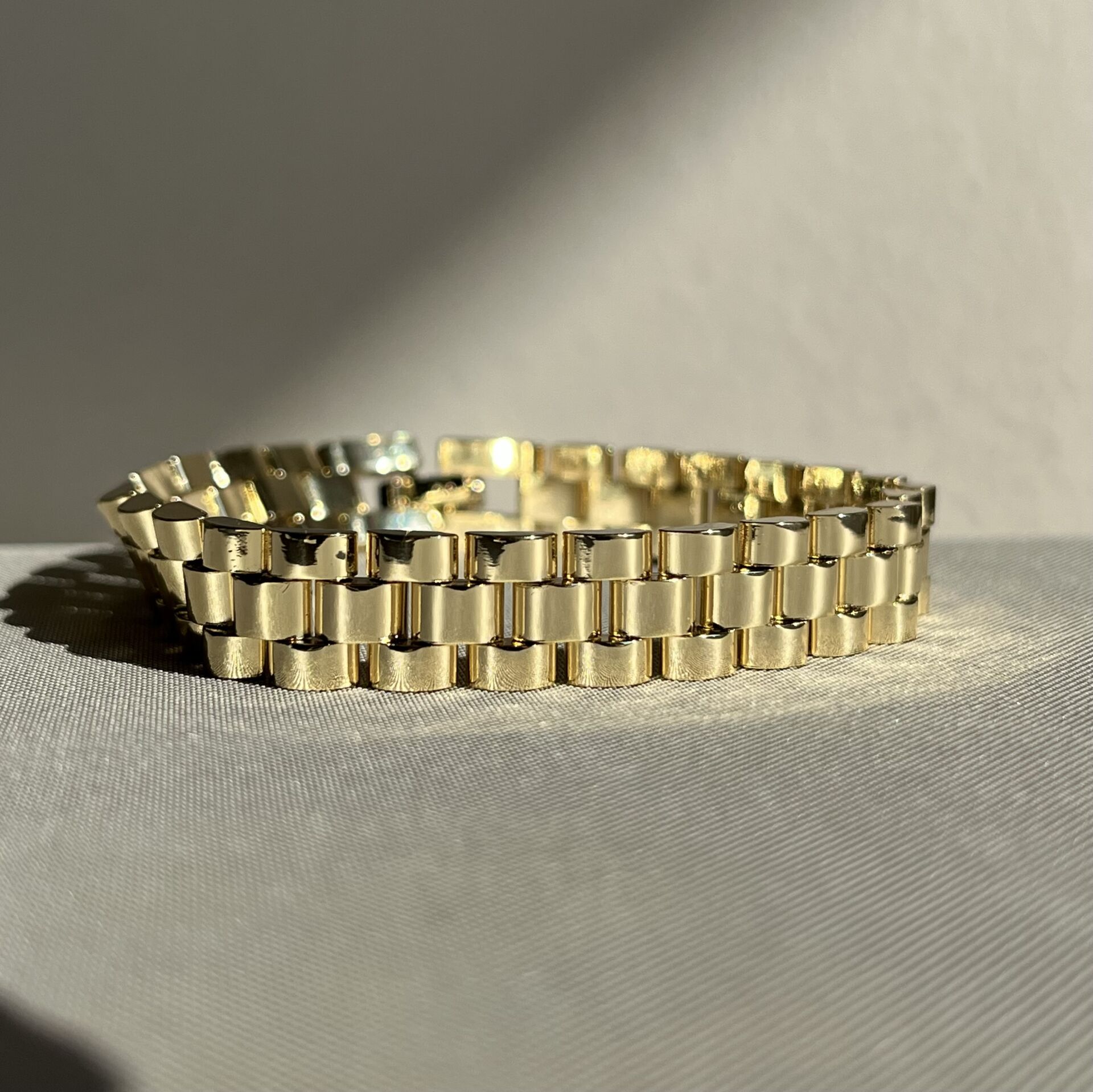 Altın işçiliği xuping bileklik