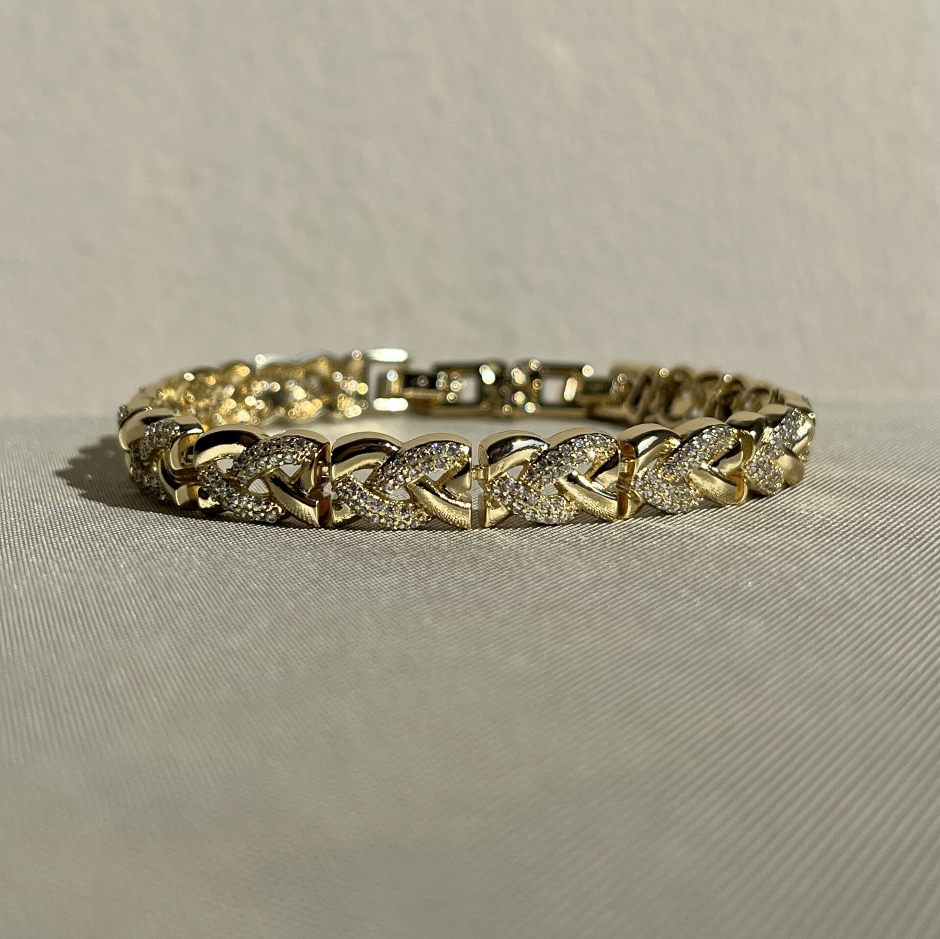 Pırlanta işçiliği sarmal model xuping bileklik