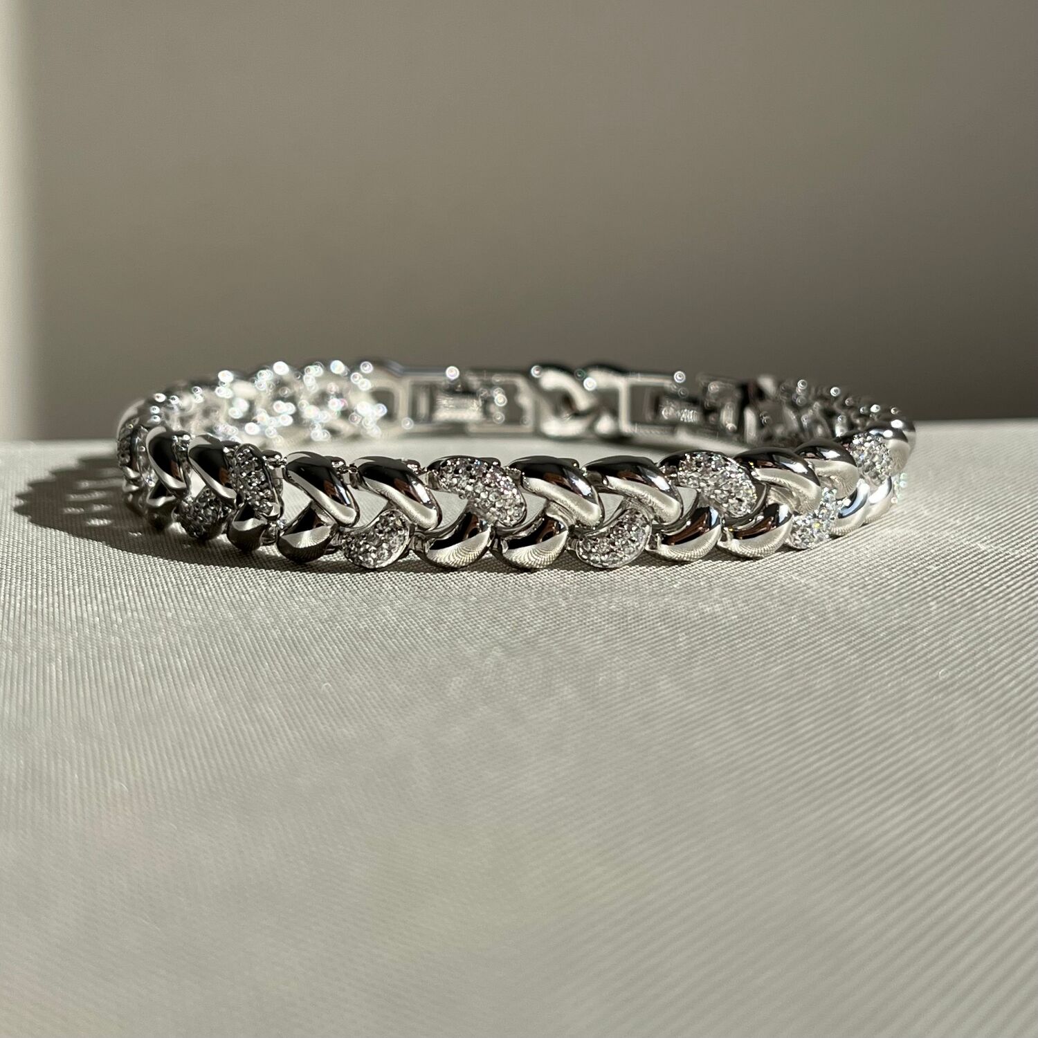 Pırlanta işçiliği sarmal xuping bileklik