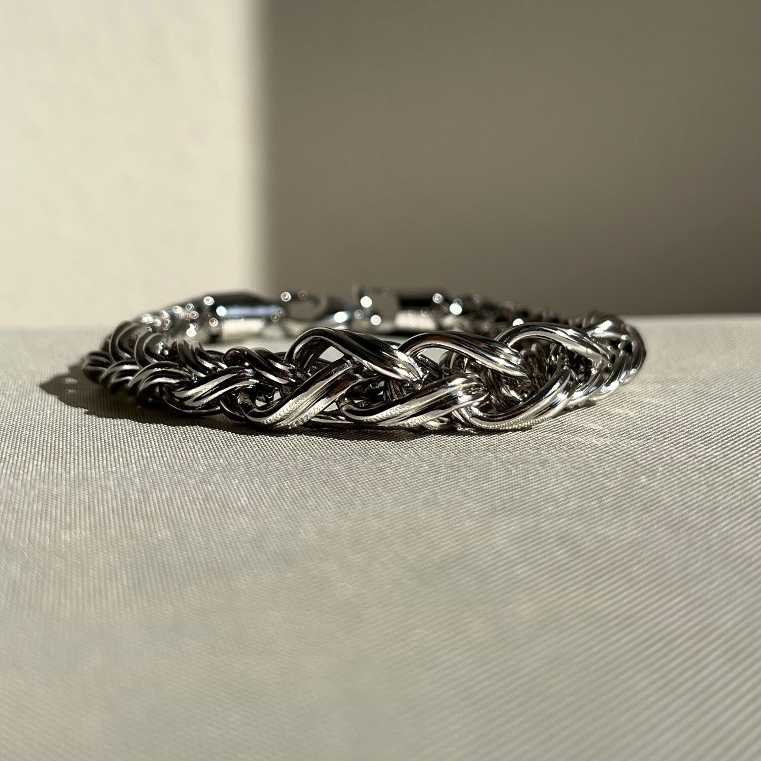 Altın işçiliği xuping hallow bileklik