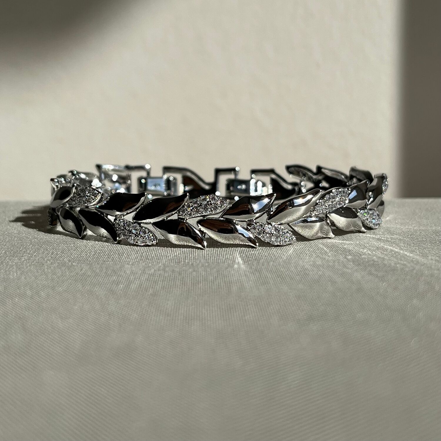 Pırlanta işçiliği yaprak desen xuping bileklik