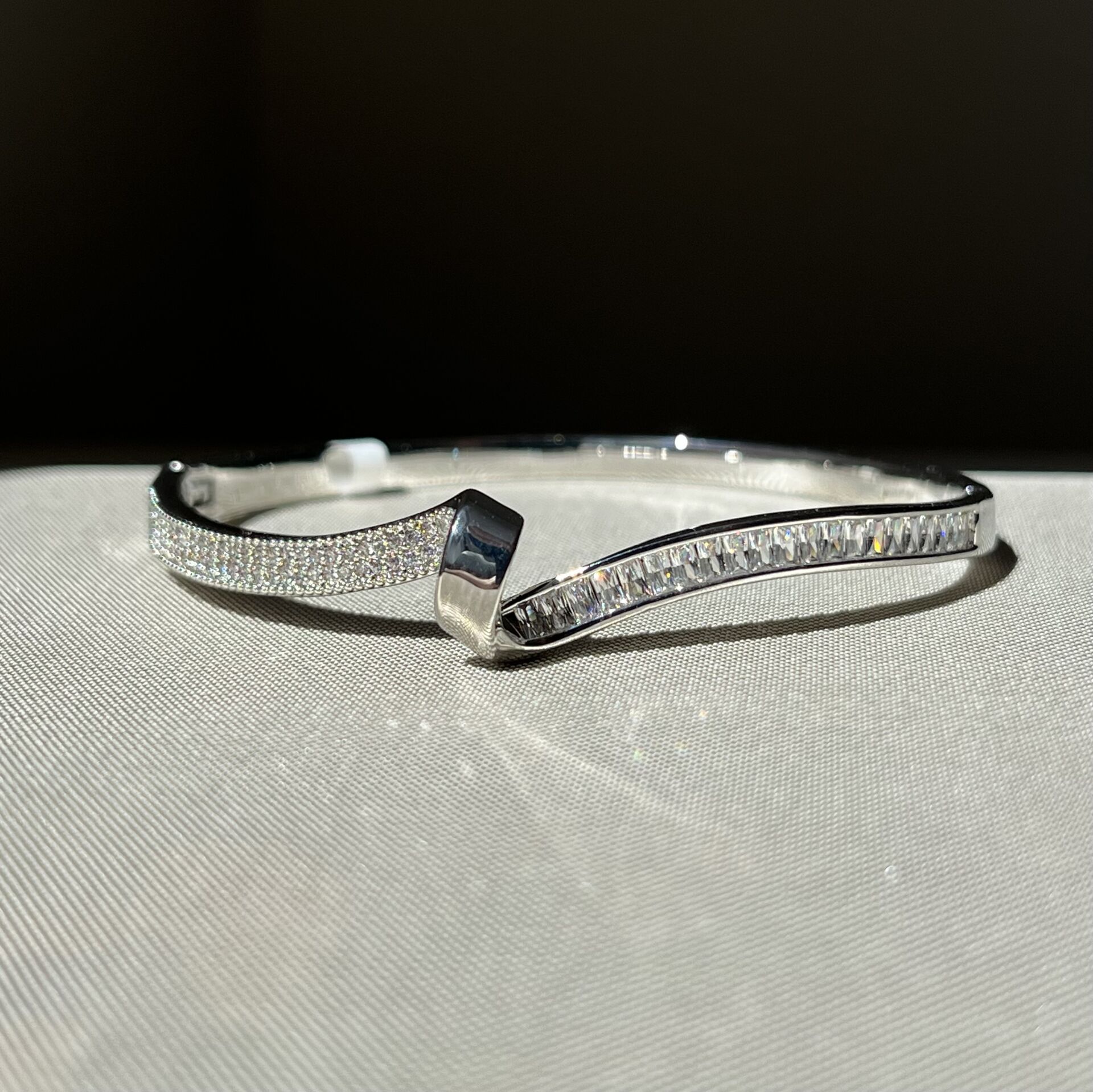 Baget pırlanta montür vıp kelepçe