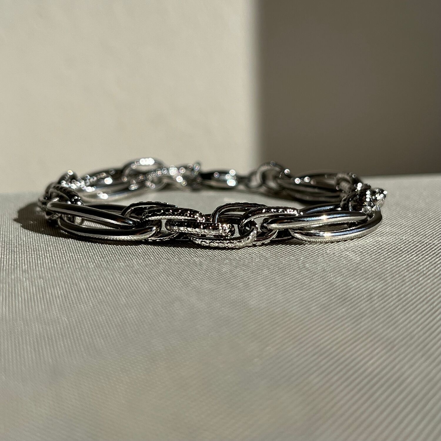 Altın işçiliği xuping bileklik