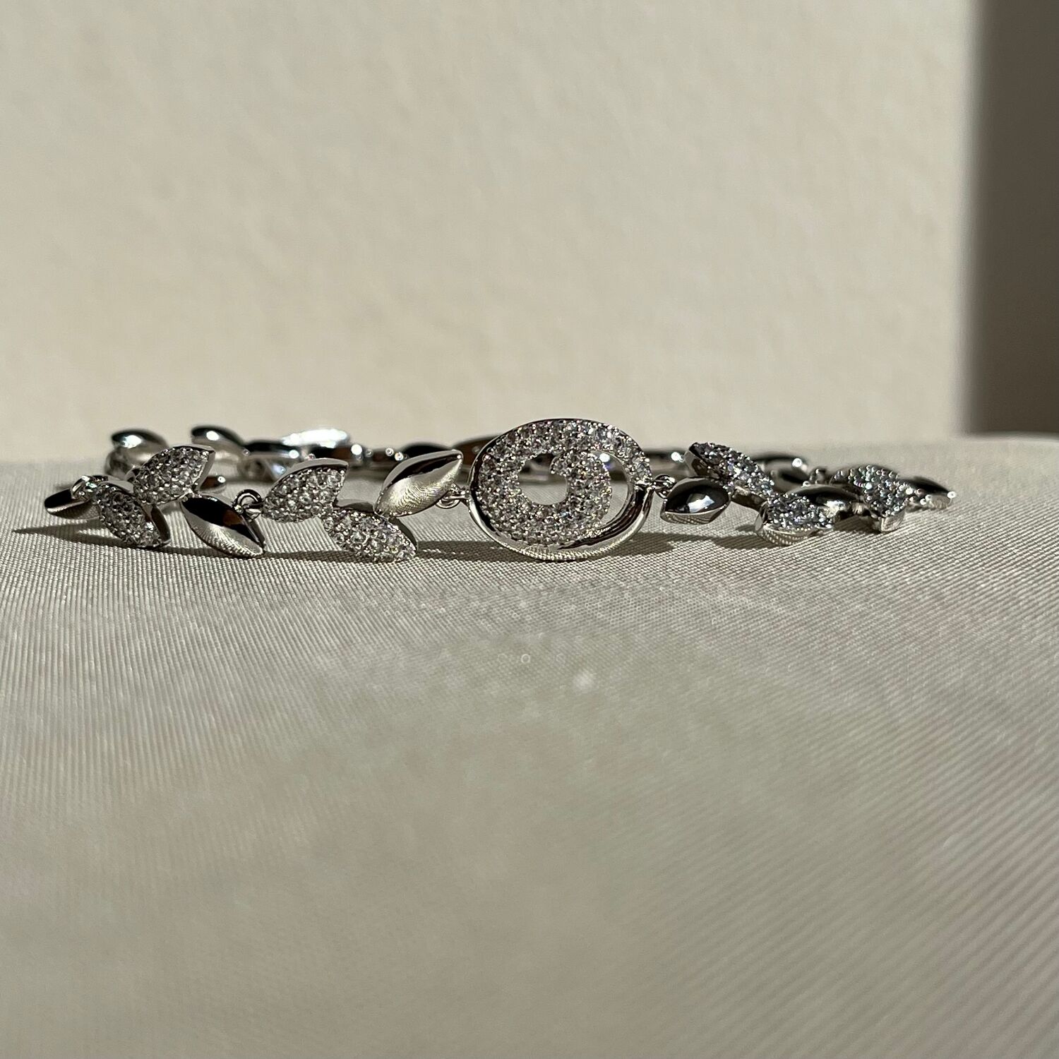 Pırlanta işçiliği yaprak desen xuping bileklik