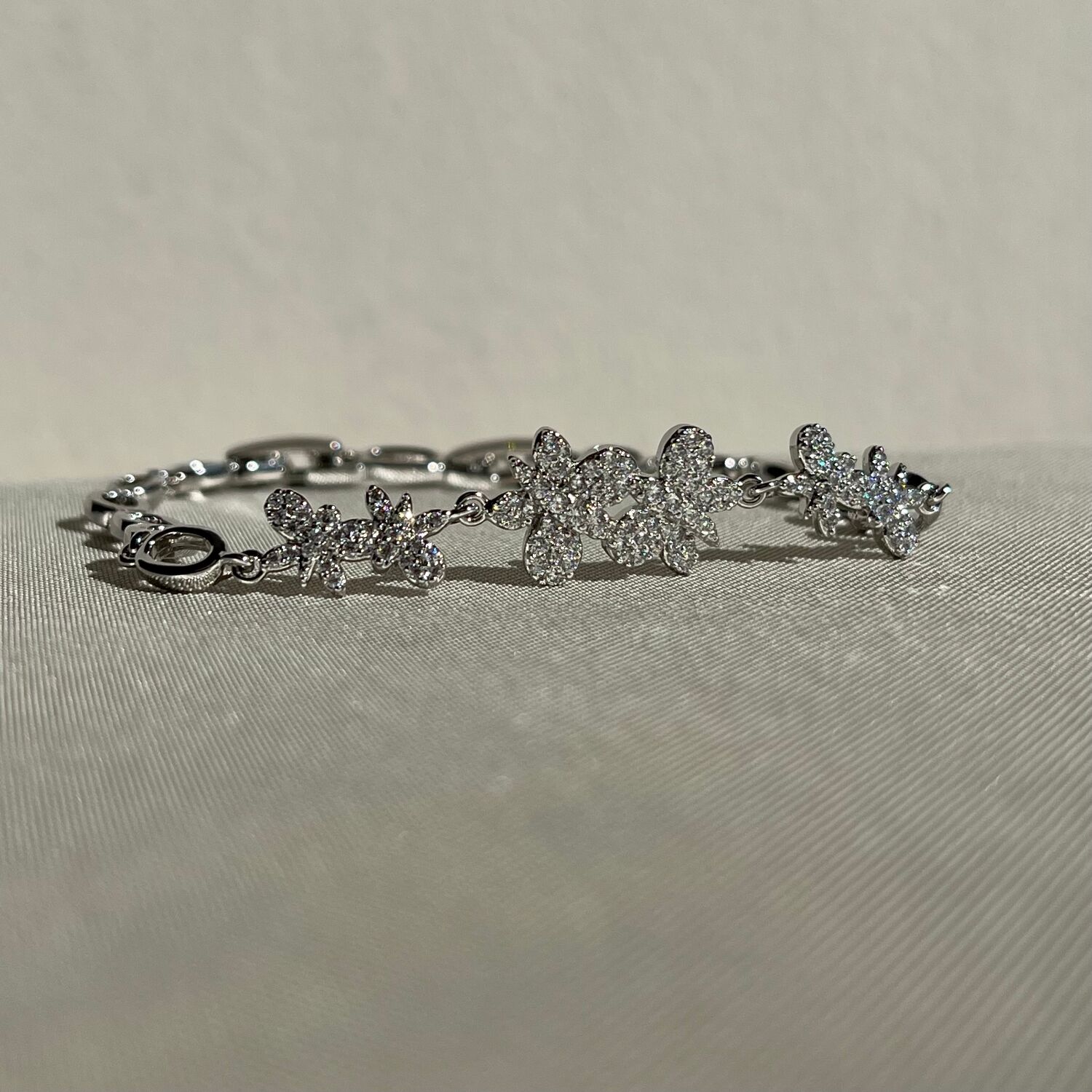 Pırlanta işçiliği kelebek figür xuping bileklik