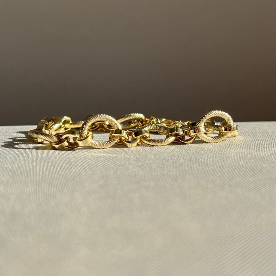 Altın işçiliği hallow model xuping bileklik