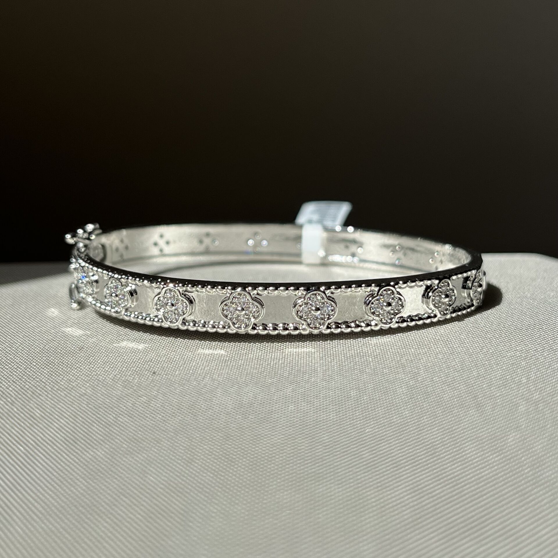 Pırlanta montür vıp kelepçe