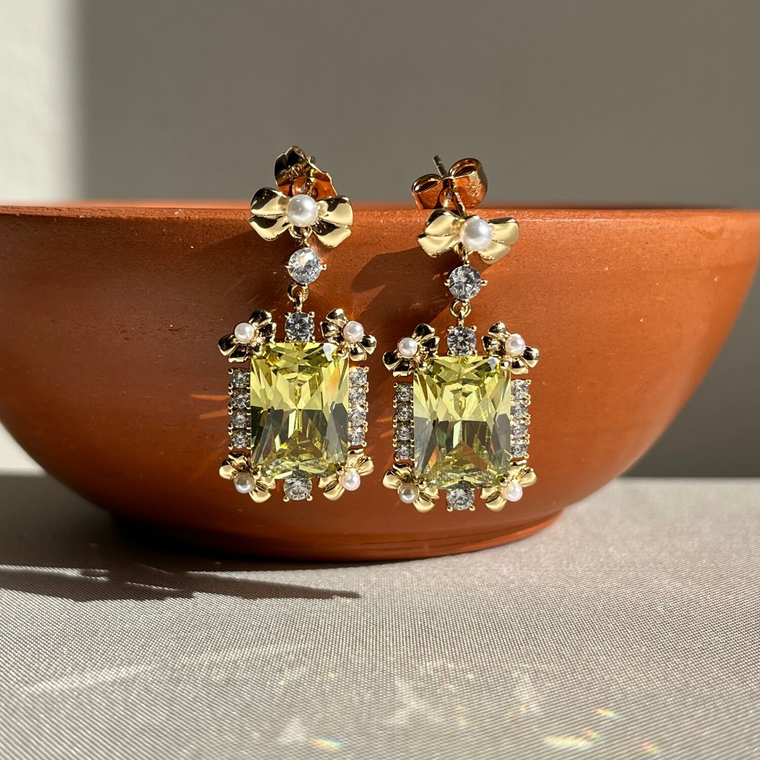 Peridot taş renk pırlanta işçiliği xuping küpe