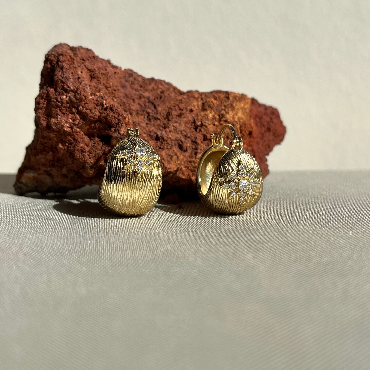 Pırlanta işçiliği içi boş top xuping küpe