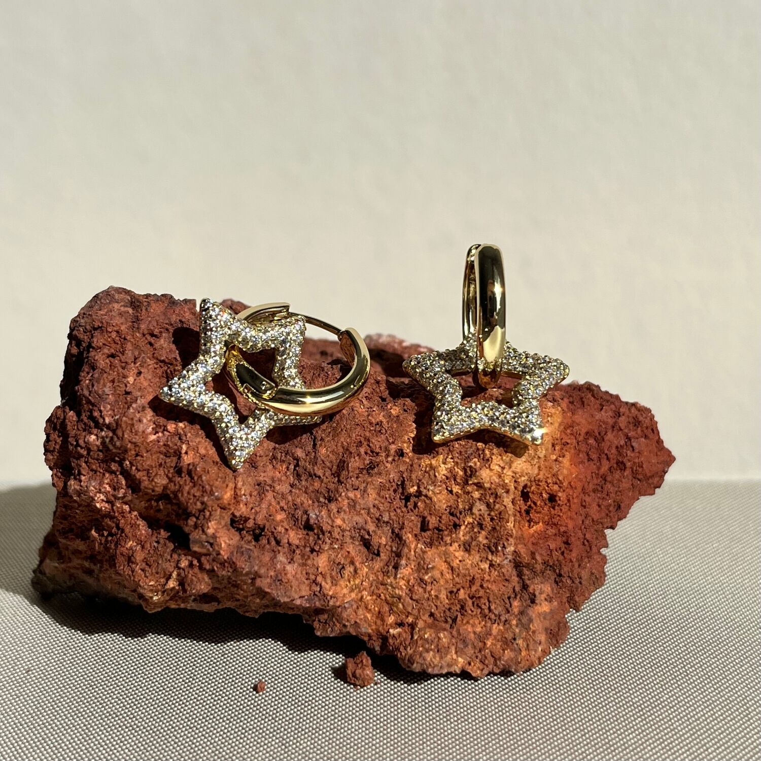 Pırlanta işçiliği sallantılı yıldız xuping küpe