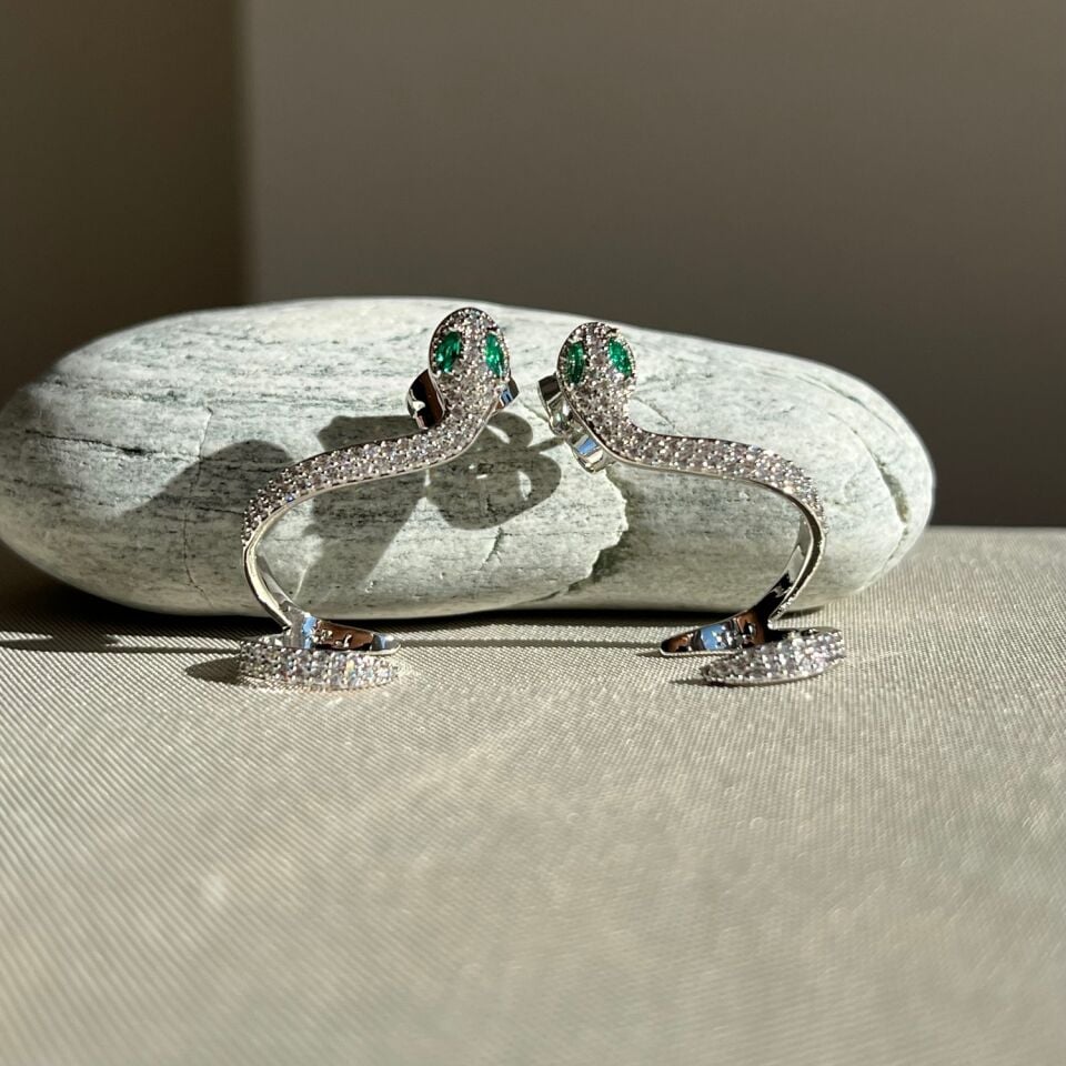 Zümrüt taş renk yılan figür xuping küpe