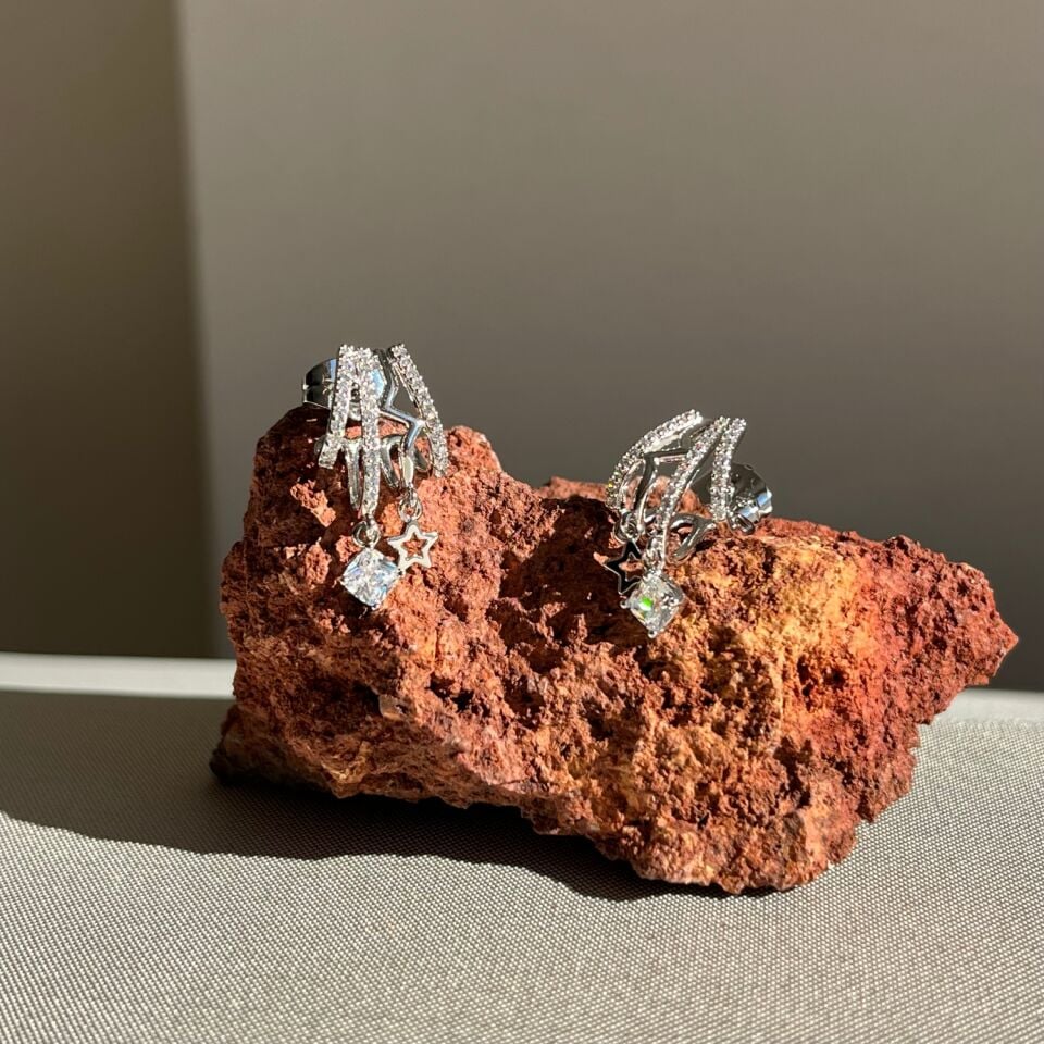 Pırlanta işçiliği sallantılı minimal xuping küpe