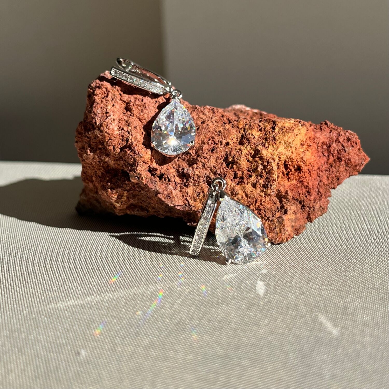 Damla pırlanta işçiliği xuping küpe