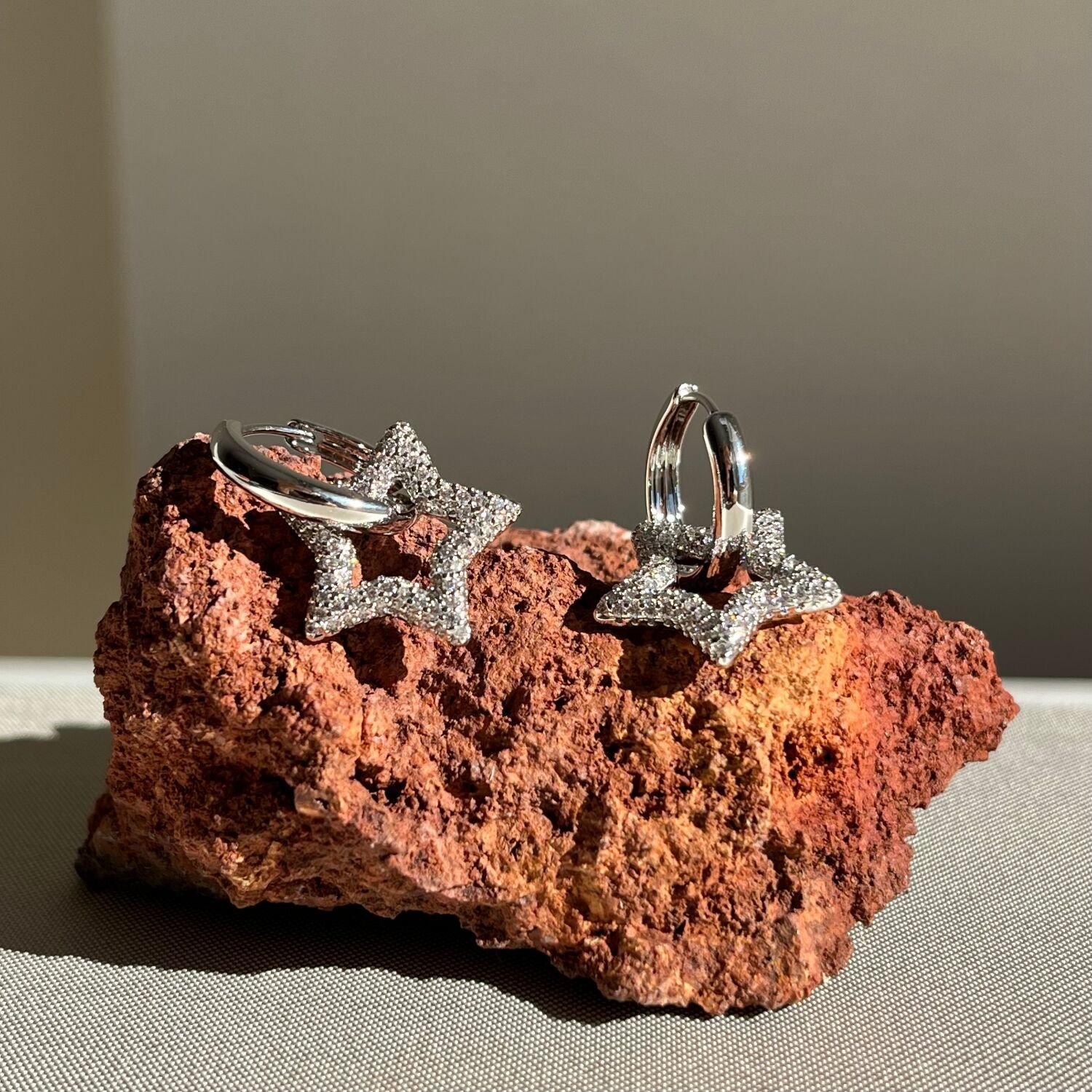 Pırlanta işçiliği sallantılı yıldız xuping küpe