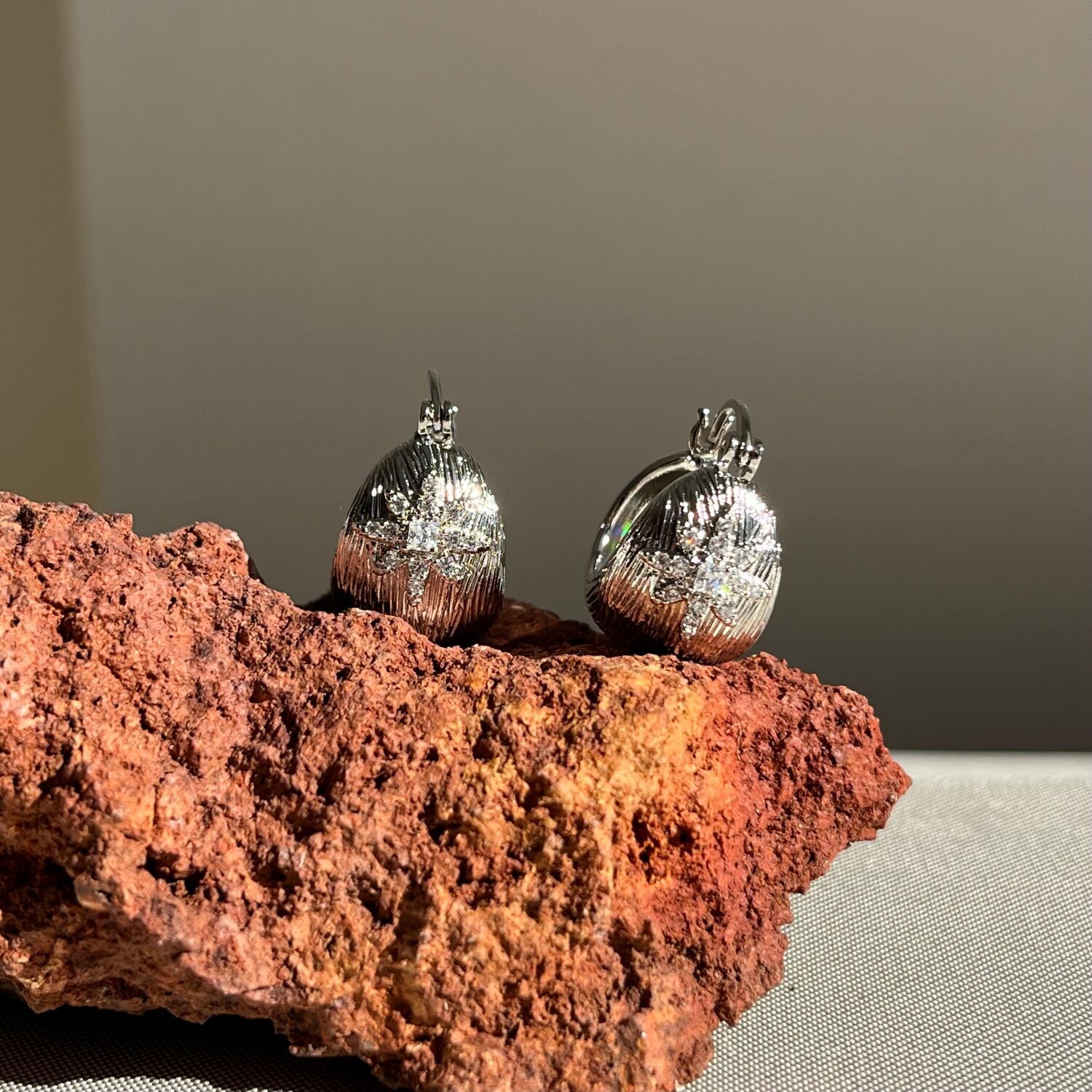 Pırlanta işçiliği içi boş top xuping küpe