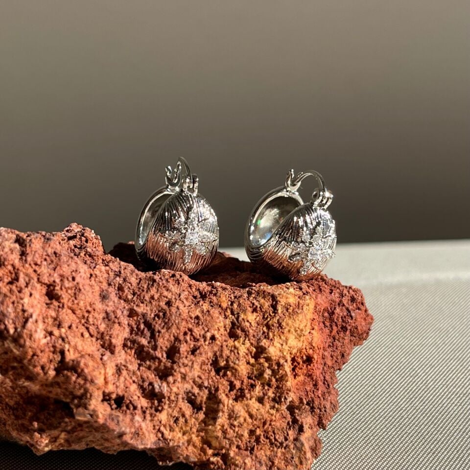 Pırlanta işçiliği içi boş top xuping küpe