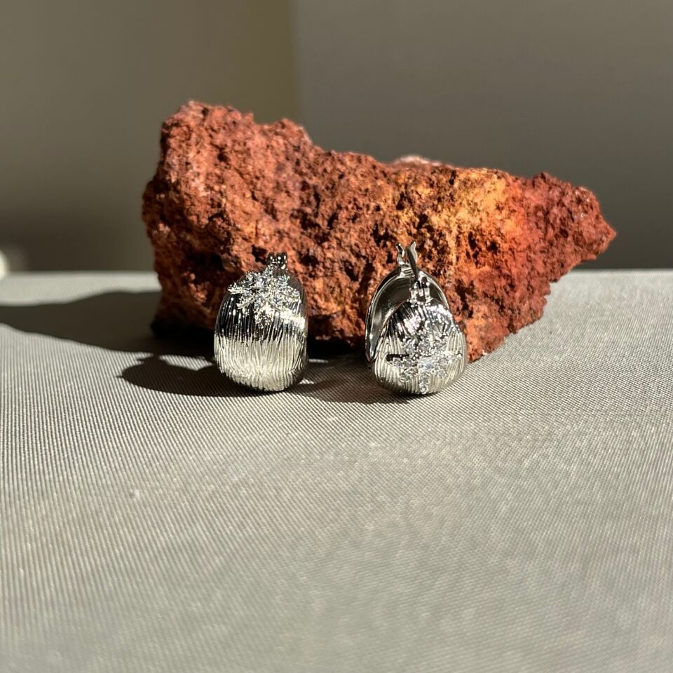 Pırlanta işçiliği içi boş top xuping küpe