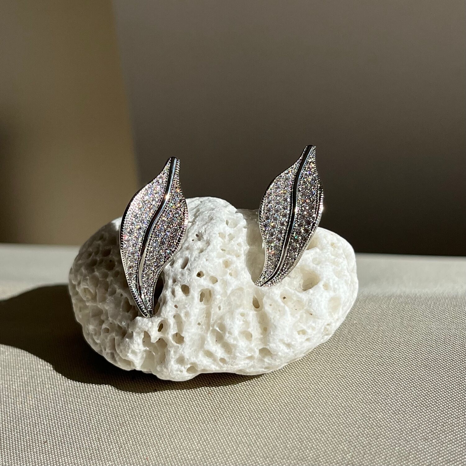 Pırlanta işçiliği yaprak desen xuping küpe