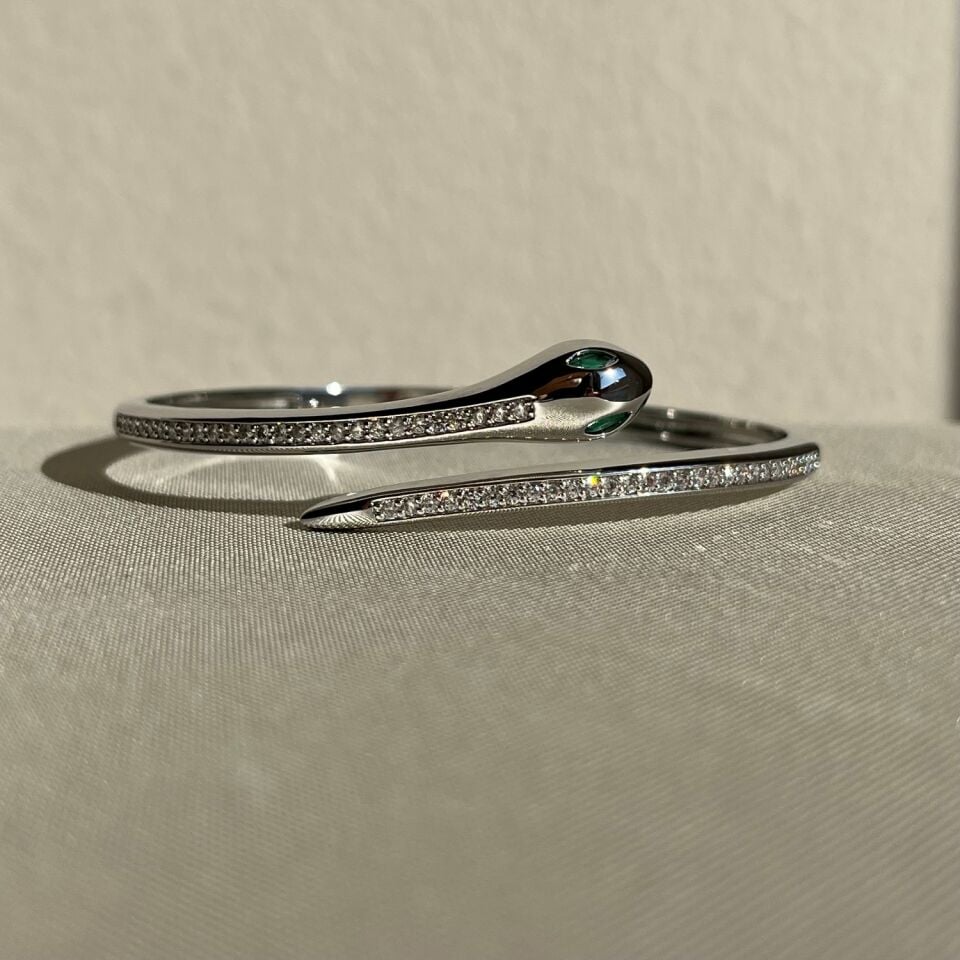 Zümrüt göz pırlanta işçiliği vıp kelepçe