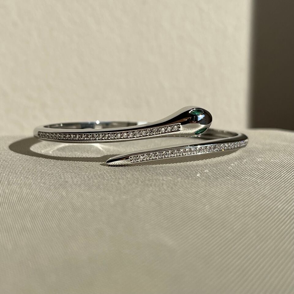 Zümrüt göz pırlanta işçiliği vıp kelepçe