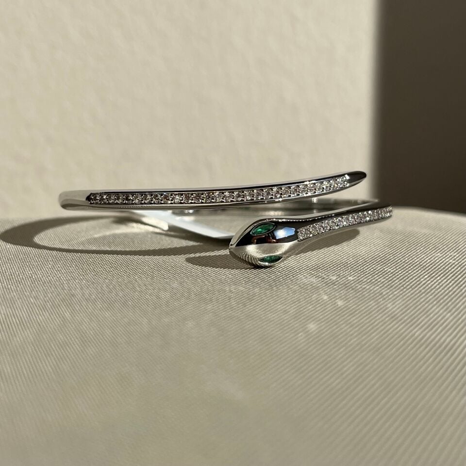 Zümrüt göz pırlanta işçiliği vıp kelepçe