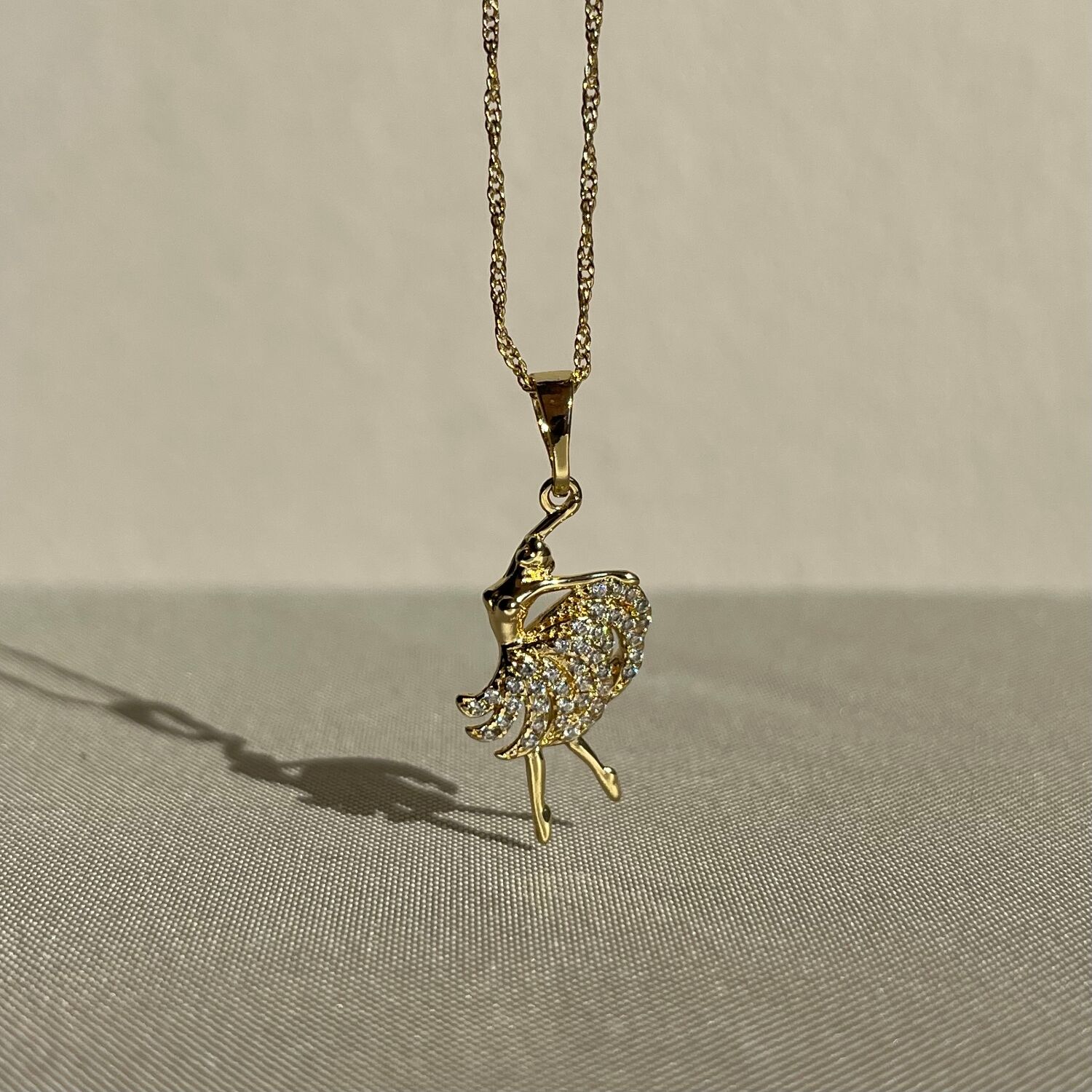 Pırlanta işçiliği balerin singapur zincirli xuping kolye