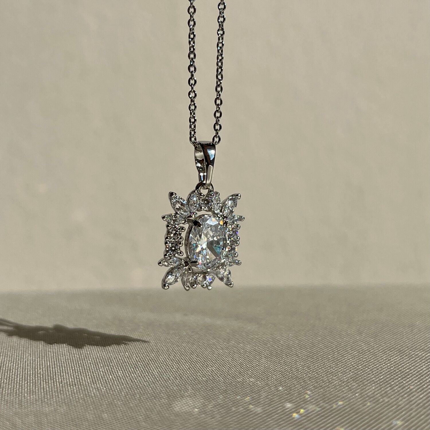 Oval & markiz pırlanta montür elmas model xuping kolye