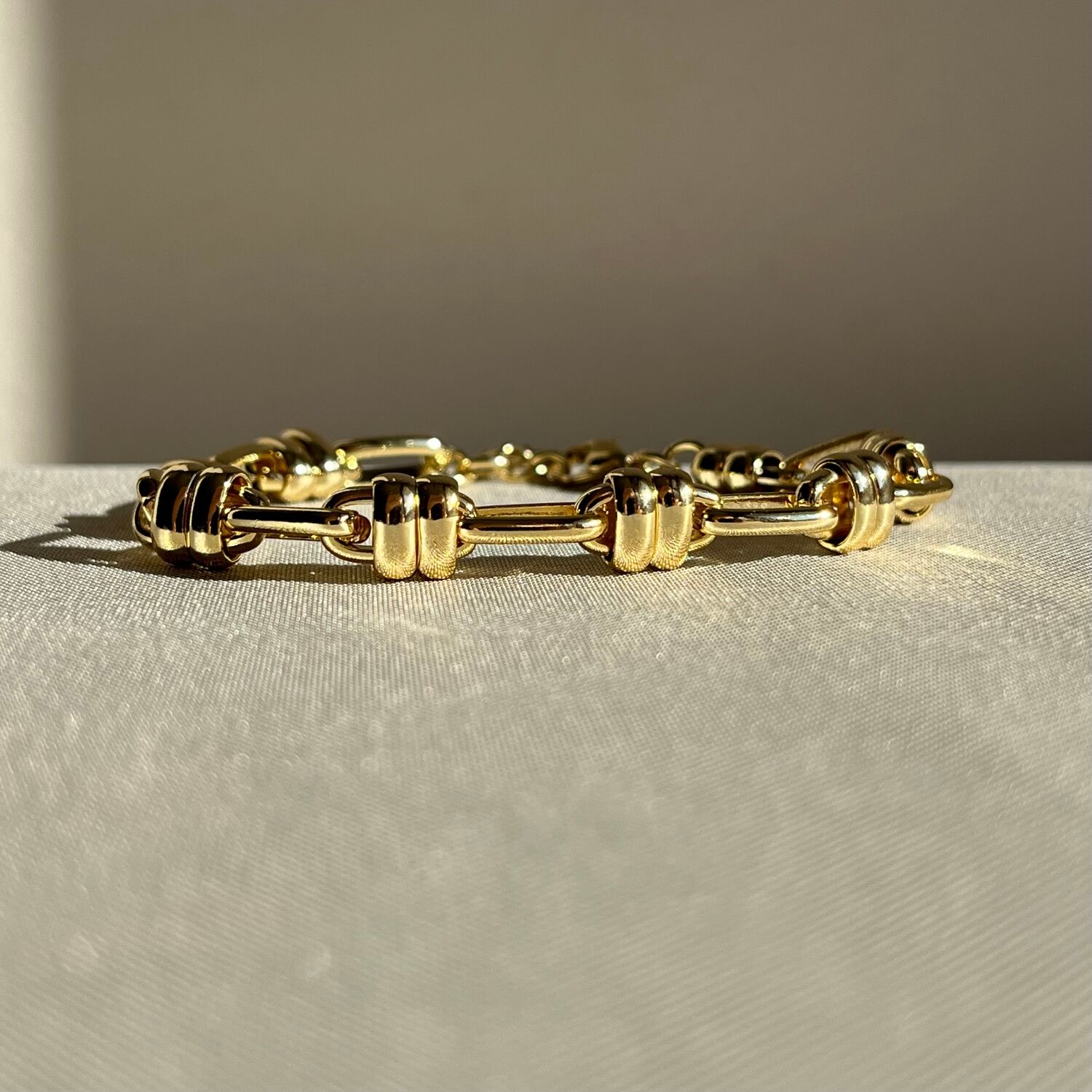 Altın işçiliği hallow xuping bileklik