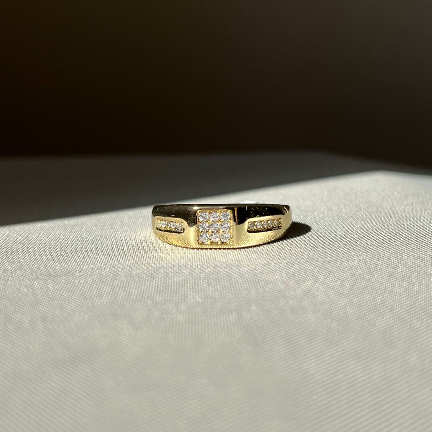 Round pırlanta montür xuping yüzük